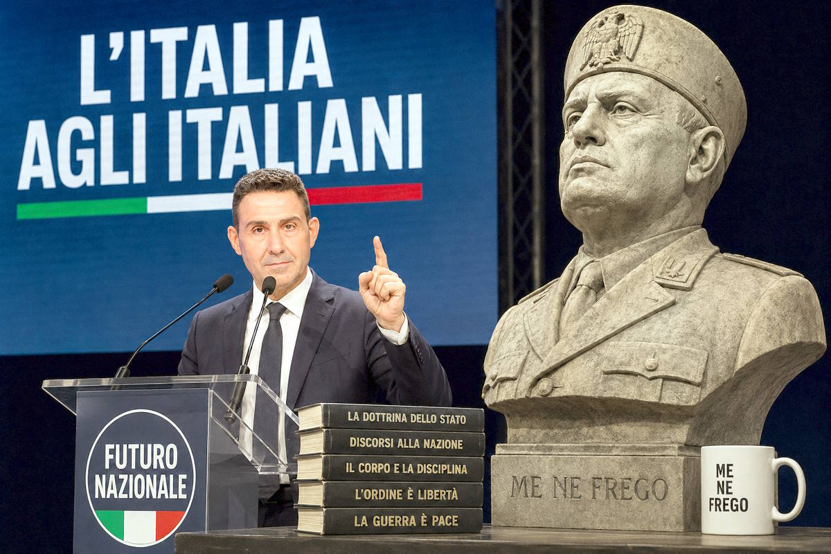«L'Italia agli italiani», remigrazione e nostalgia: il futuro di Vannacci si richiama al ventennio... fascista!