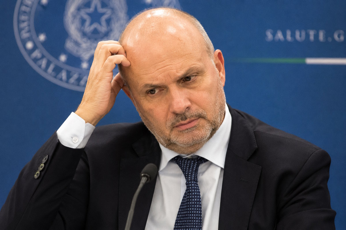 Case di Comunità, il Governo scopre che servono anche i medici: Schillaci cerca specialisti negli ospedali per evitare le “cattedrali nel deserto” del Pnrr