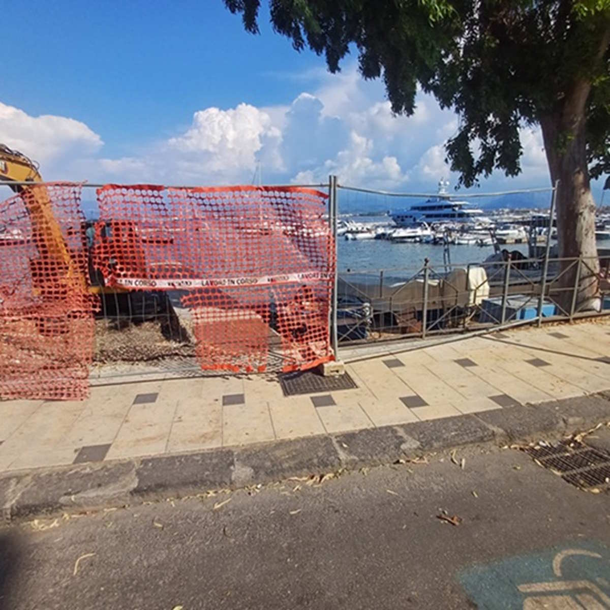 Milazzo (ME) - Al via i lavori di ripascimento nella spiaggia di Vaccarella